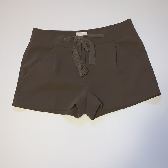 Aritzia Wilfred Dressy Structured Shorts - Women’s Size 2 - Picture 2 of 9